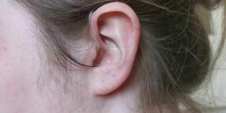 How to remove your hearing aid