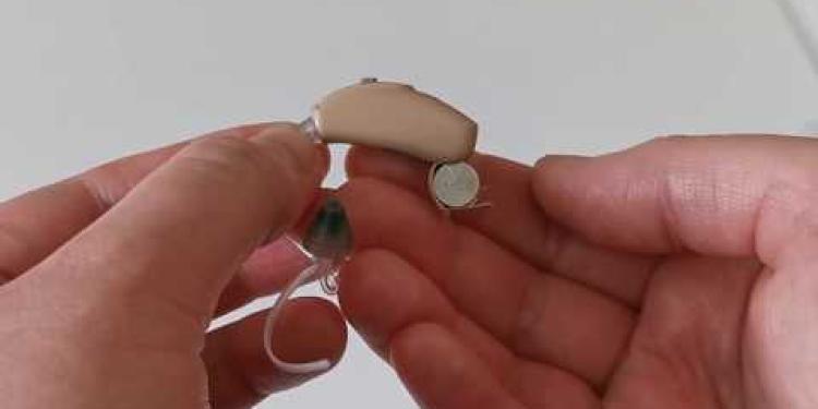 How to turn your hearing aids on and off