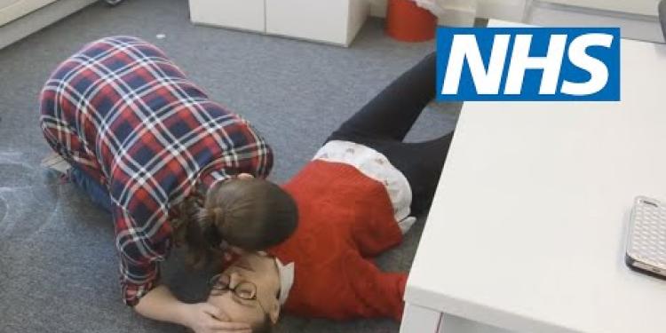 How to put someone into the recovery position | NHS