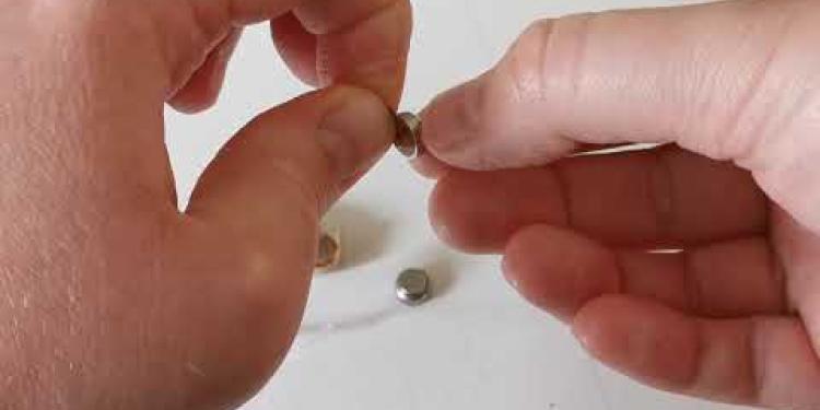 How to change your hearing aid battery