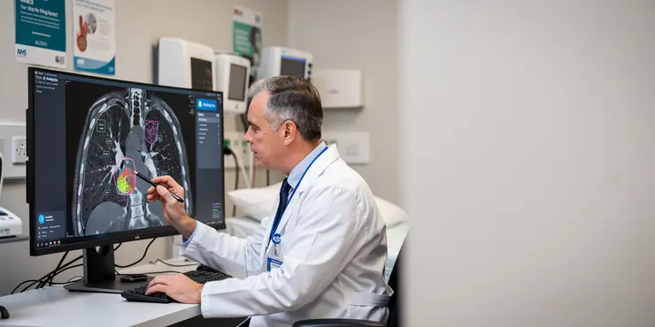 Are AI systems used alone in lung cancer diagnosis or alongside human radiologists?