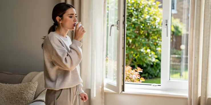 How does air pollution affect asthma?